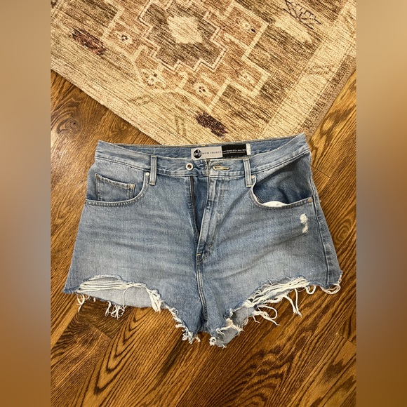 Levi's Pants - TAKING 1ST OFFER: LEVI STRAUSS Silver Tab Mom Shorts - Size 32 - EUC